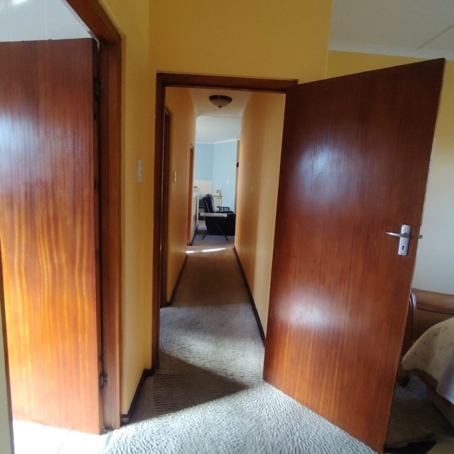 6 Bedroom Property for Sale in Baysville Eastern Cape